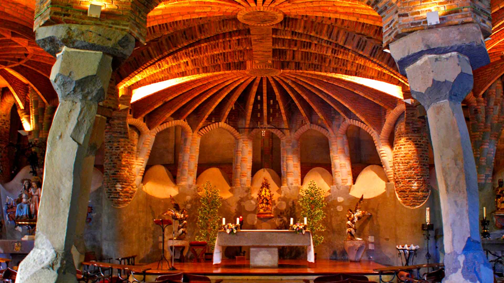 cripta gaudi colonia guell alexandre hotels barcelona